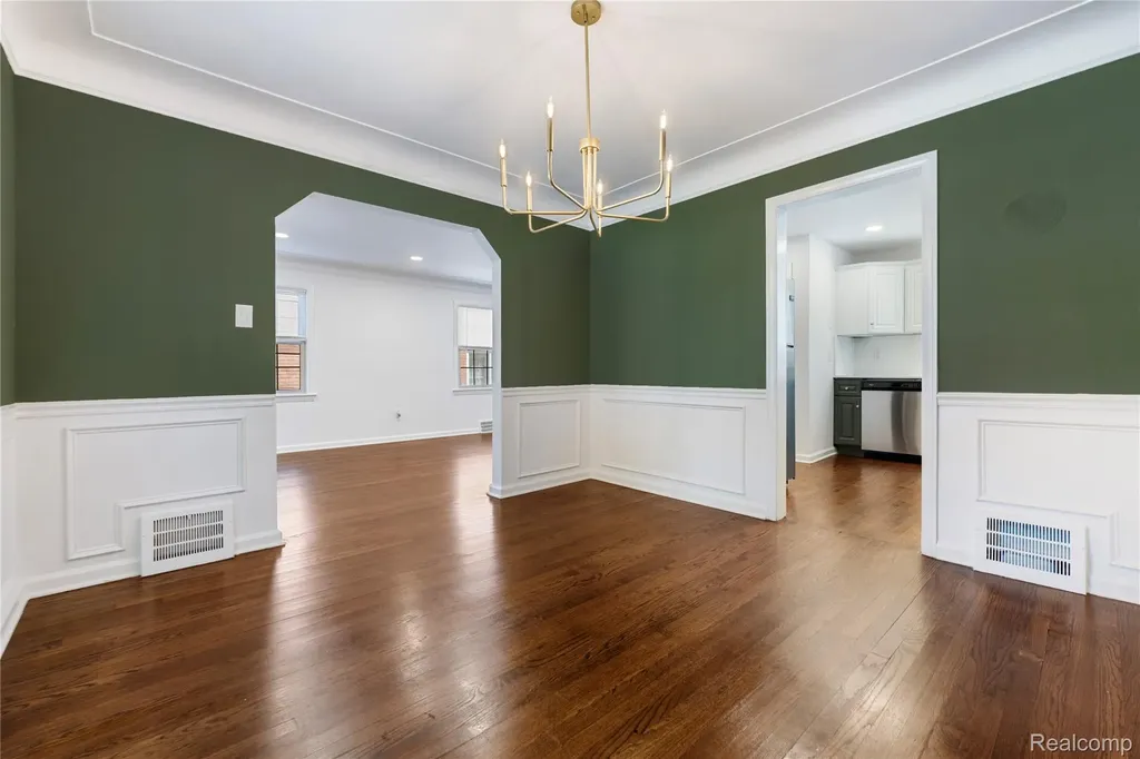 1741 Brys Drive Grosse Pointe Woods City MI 48236