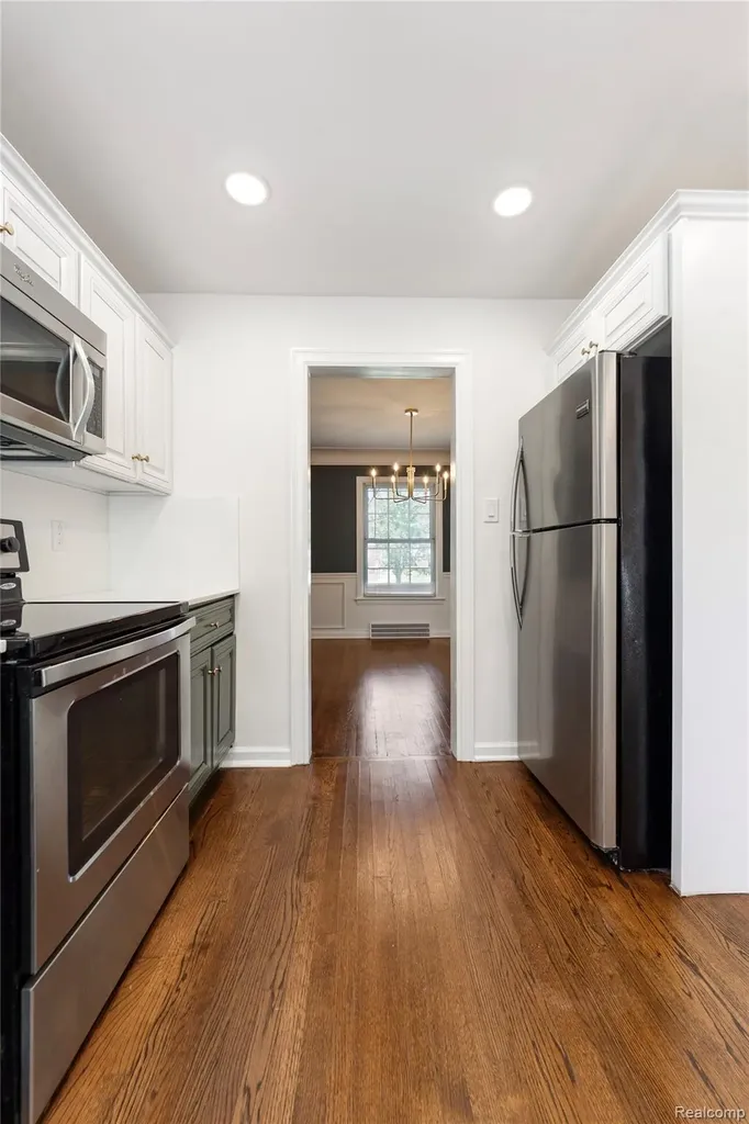 1741 Brys Drive Grosse Pointe Woods City MI 48236