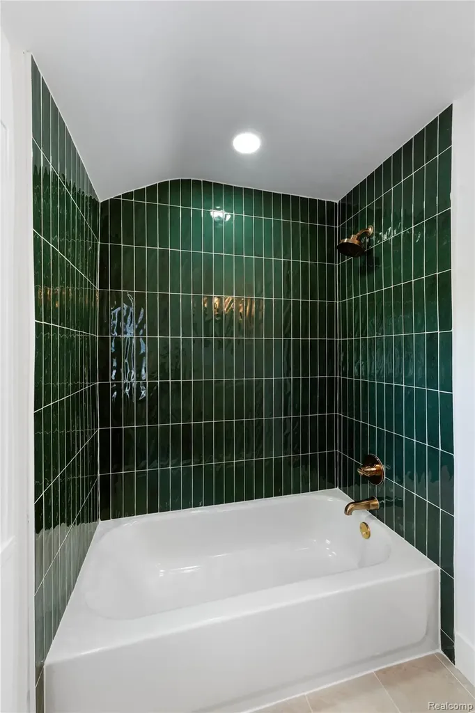 1741 Brys Drive Grosse Pointe Woods City MI 48236