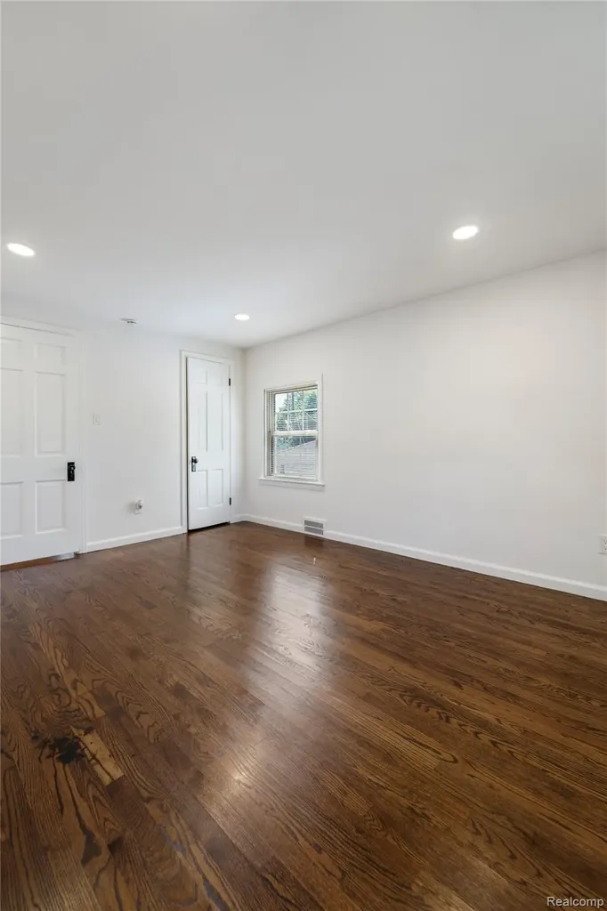 1741 Brys Drive Grosse Pointe Woods City MI 48236