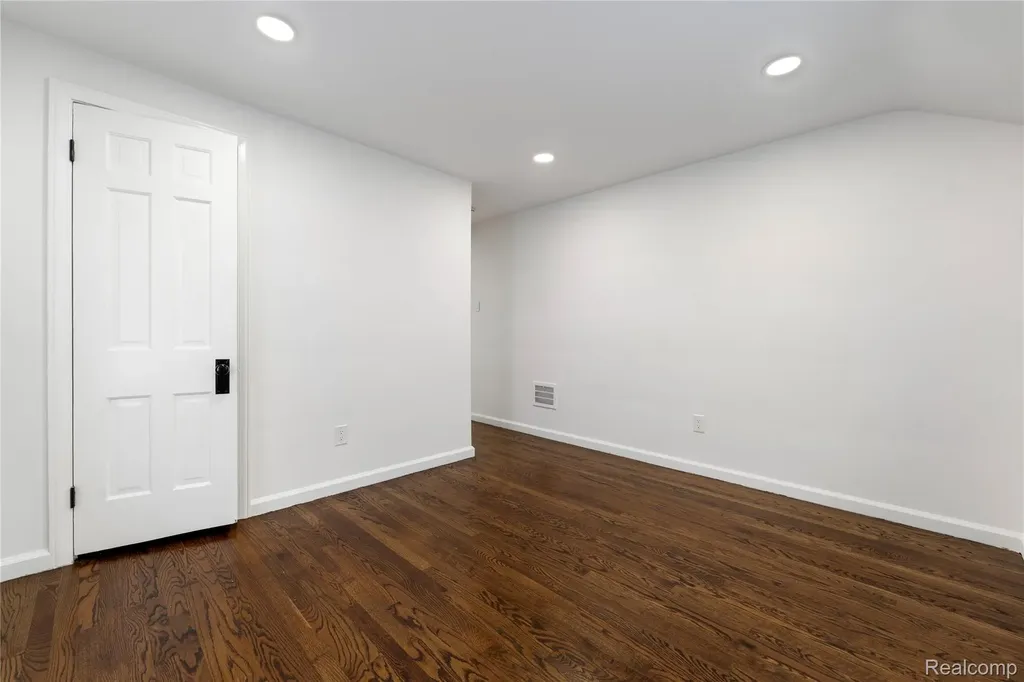 1741 Brys Drive Grosse Pointe Woods City MI 48236