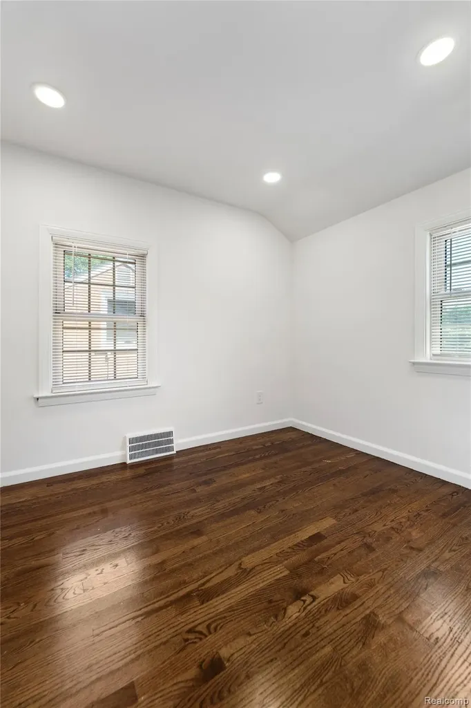 1741 Brys Drive Grosse Pointe Woods City MI 48236