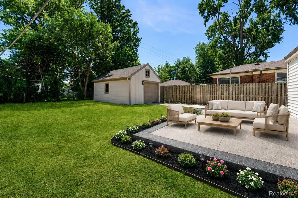 1741 Brys Drive Grosse Pointe Woods City MI 48236