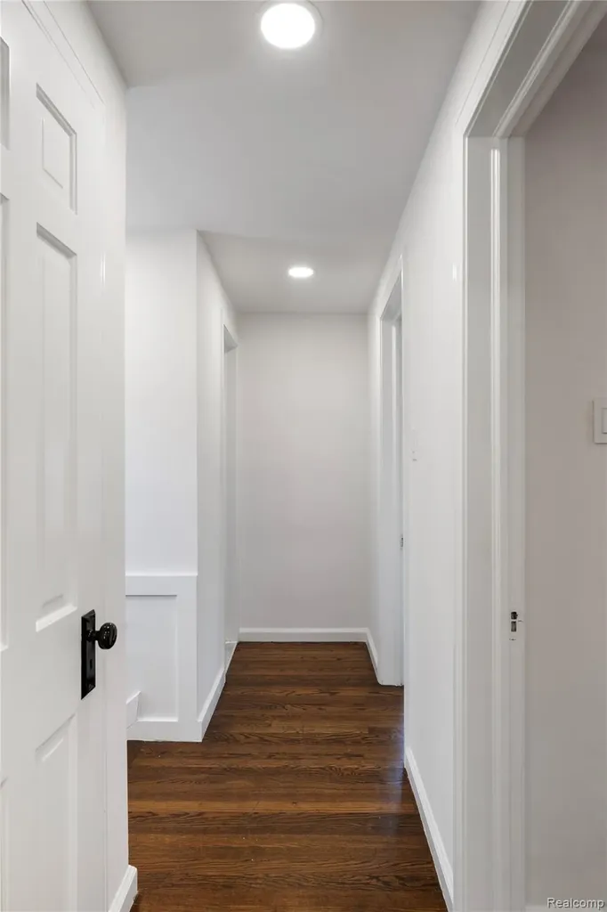 1741 Brys Drive Grosse Pointe Woods City MI 48236