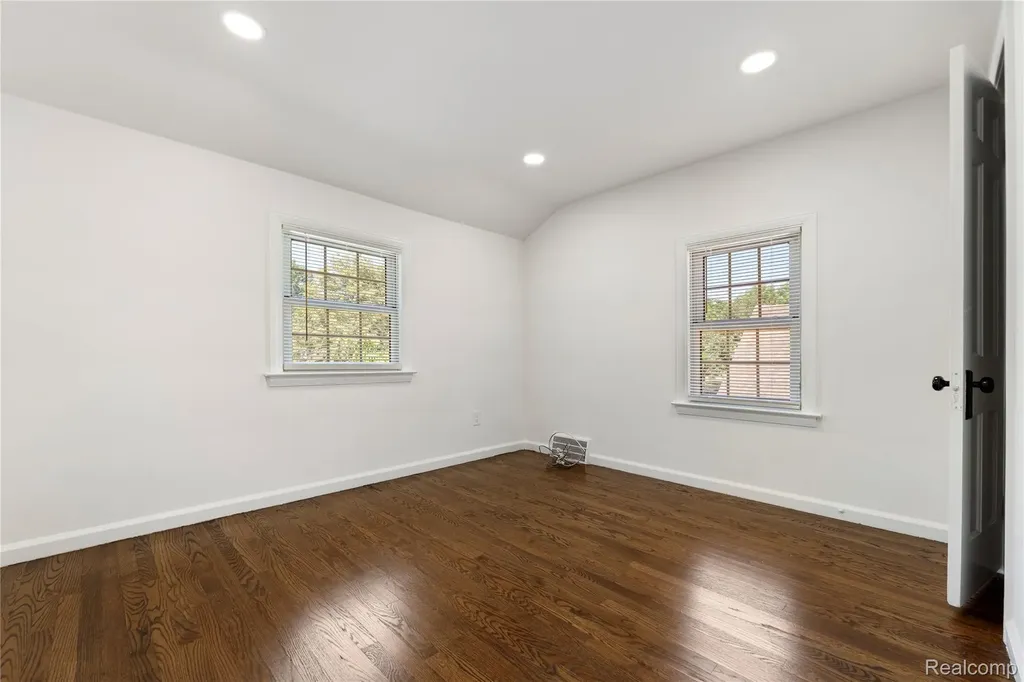 1741 Brys Drive Grosse Pointe Woods City MI 48236