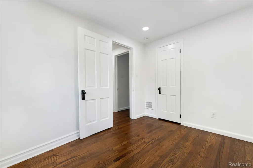 1741 Brys Drive Grosse Pointe Woods City MI 48236