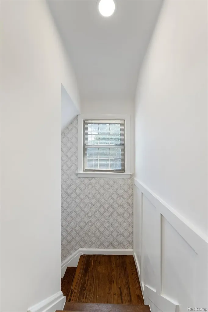 1741 Brys Drive Grosse Pointe Woods City MI 48236