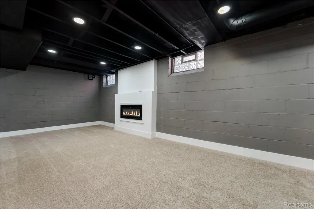 1741 Brys Drive Grosse Pointe Woods City MI 48236