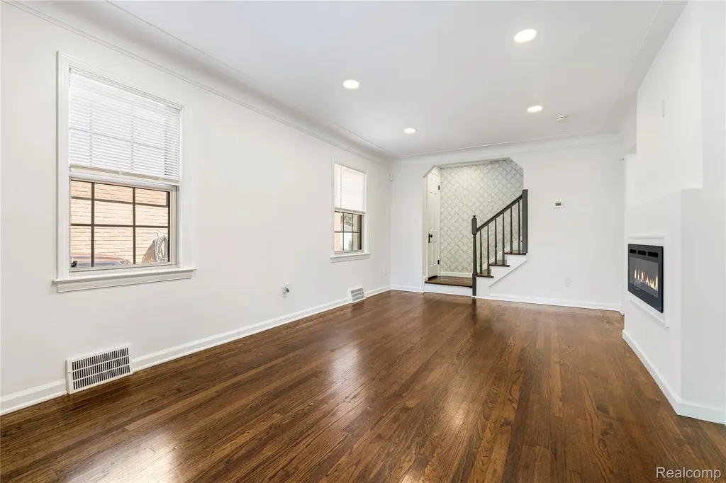 1741 Brys Drive Grosse Pointe Woods City MI 48236