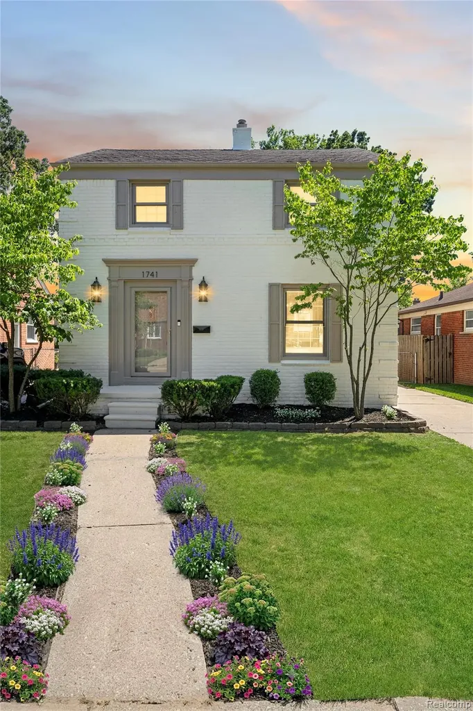 1741 Brys Drive Grosse Pointe Woods City MI 48236