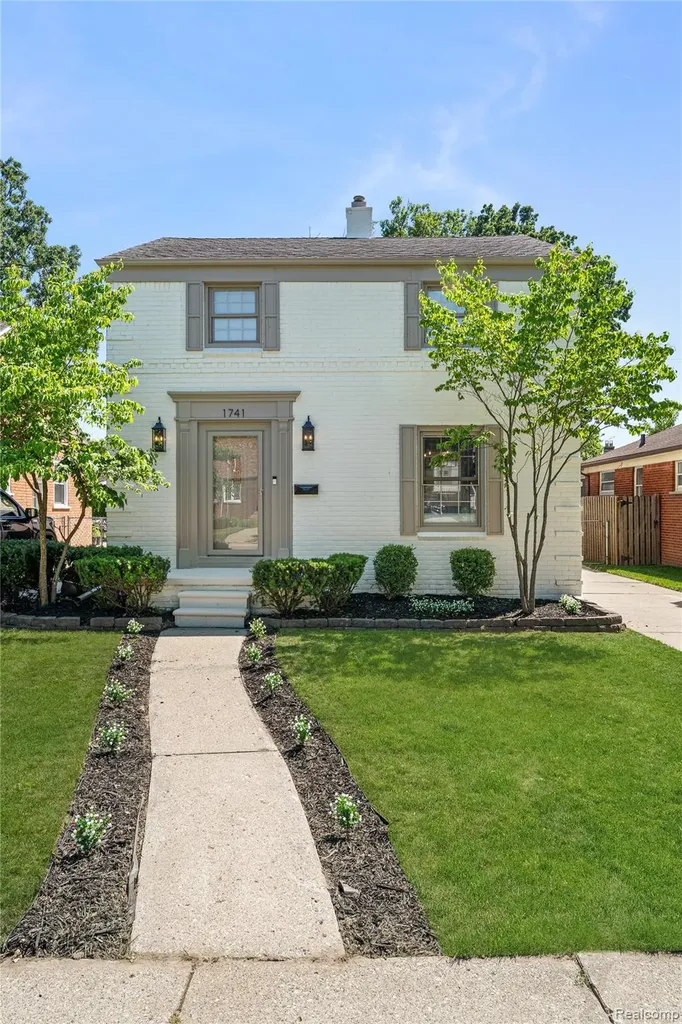 1741 Brys Drive Grosse Pointe Woods City MI 48236