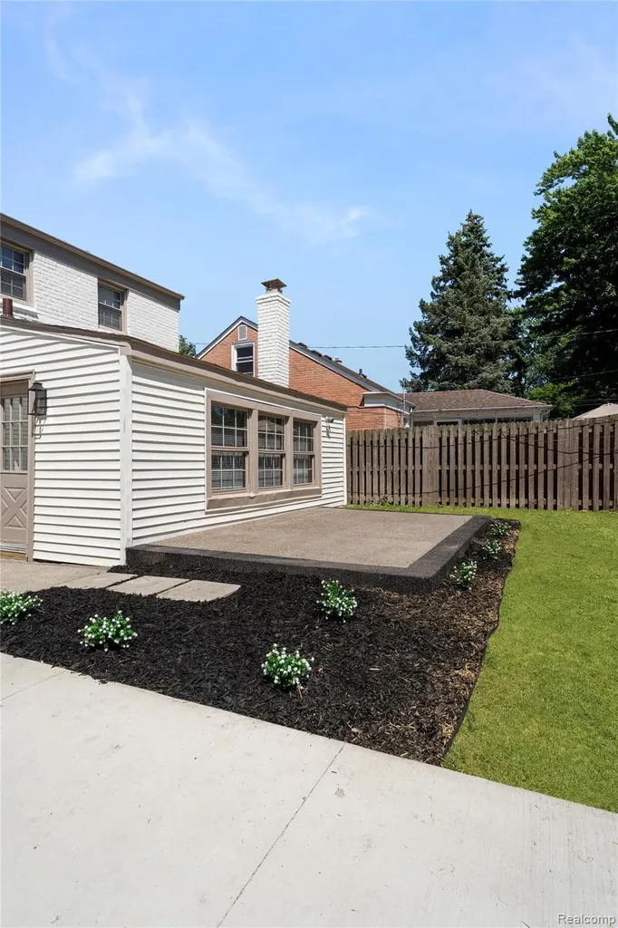 1741 Brys Drive Grosse Pointe Woods City MI 48236