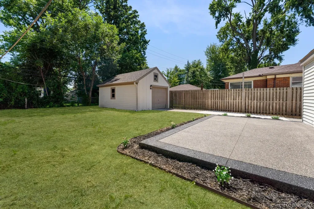 1741 Brys Drive Grosse Pointe Woods City MI 48236