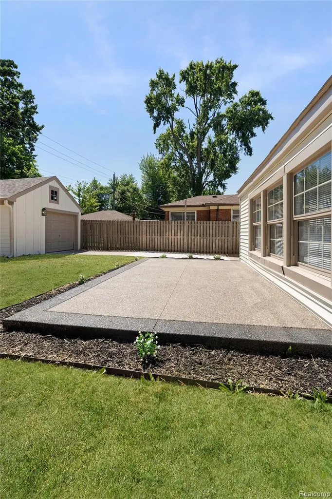 1741 Brys Drive Grosse Pointe Woods City MI 48236
