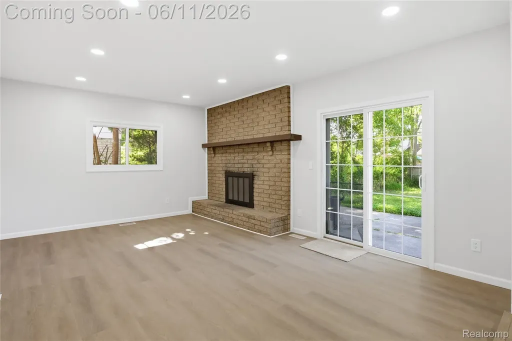 1149 Charrington Drive Troy City MI 48083