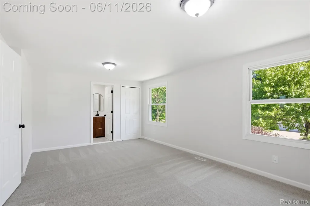 1149 Charrington Drive Troy City MI 48083