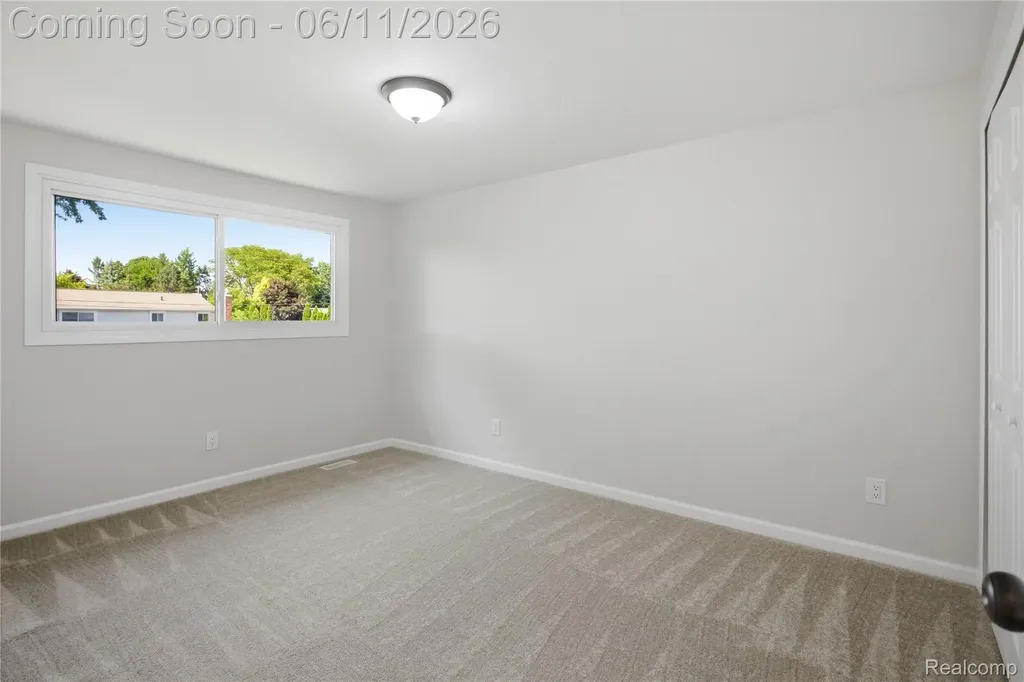1149 Charrington Drive Troy City MI 48083