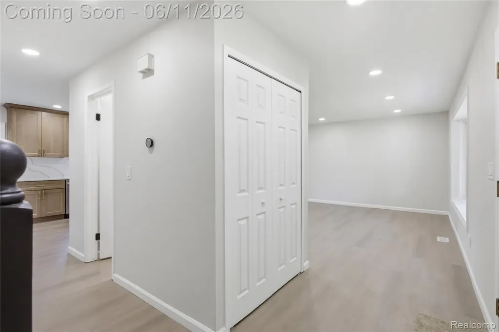 1149 Charrington Drive Troy City MI 48083