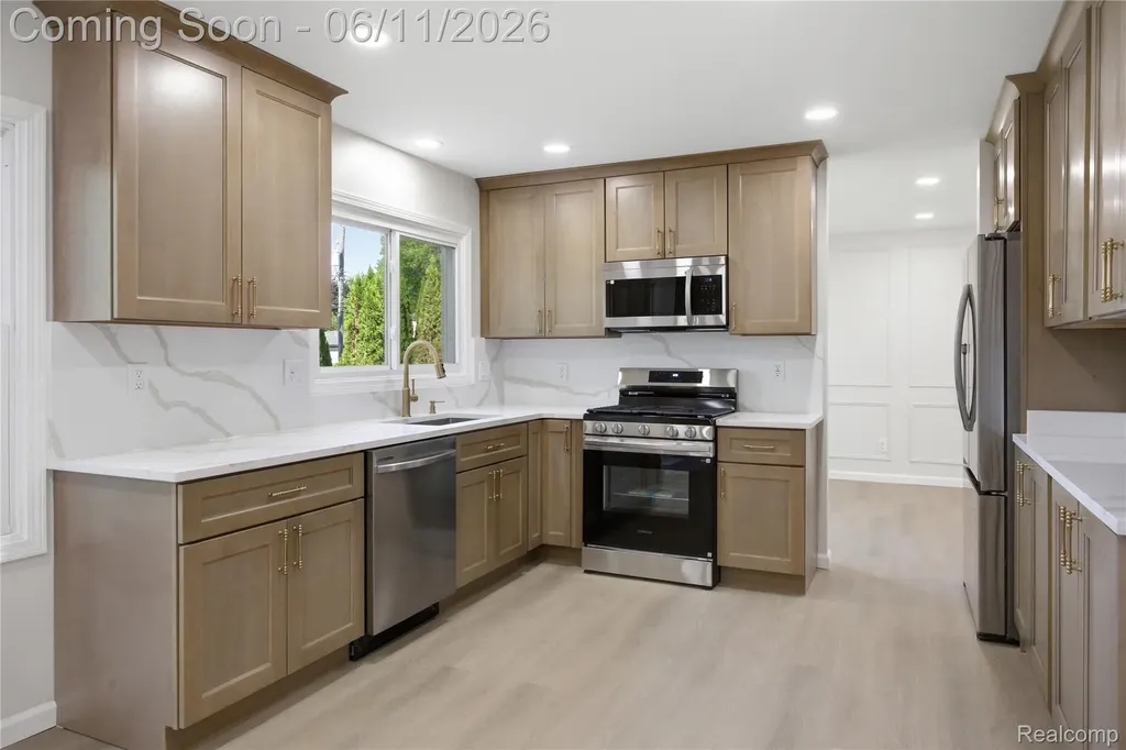 1149 Charrington Drive Troy City MI 48083
