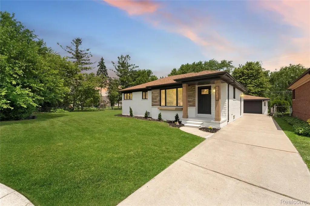 26318 San Rosa Street St. Clair Shores City MI 48081