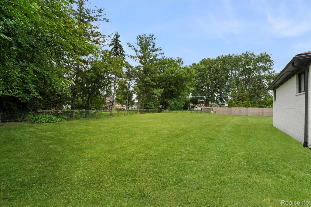 26318 San Rosa Street St. Clair Shores City MI 48081