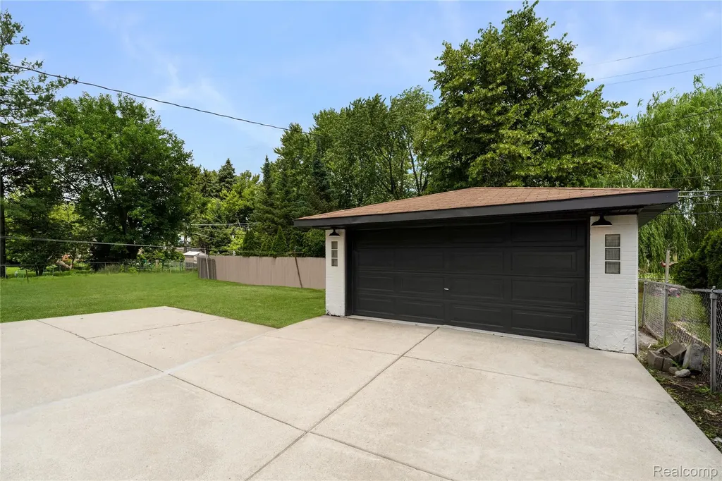 26318 San Rosa Street St. Clair Shores City MI 48081