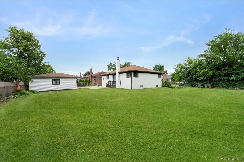 26318 San Rosa Street St. Clair Shores City MI 48081
