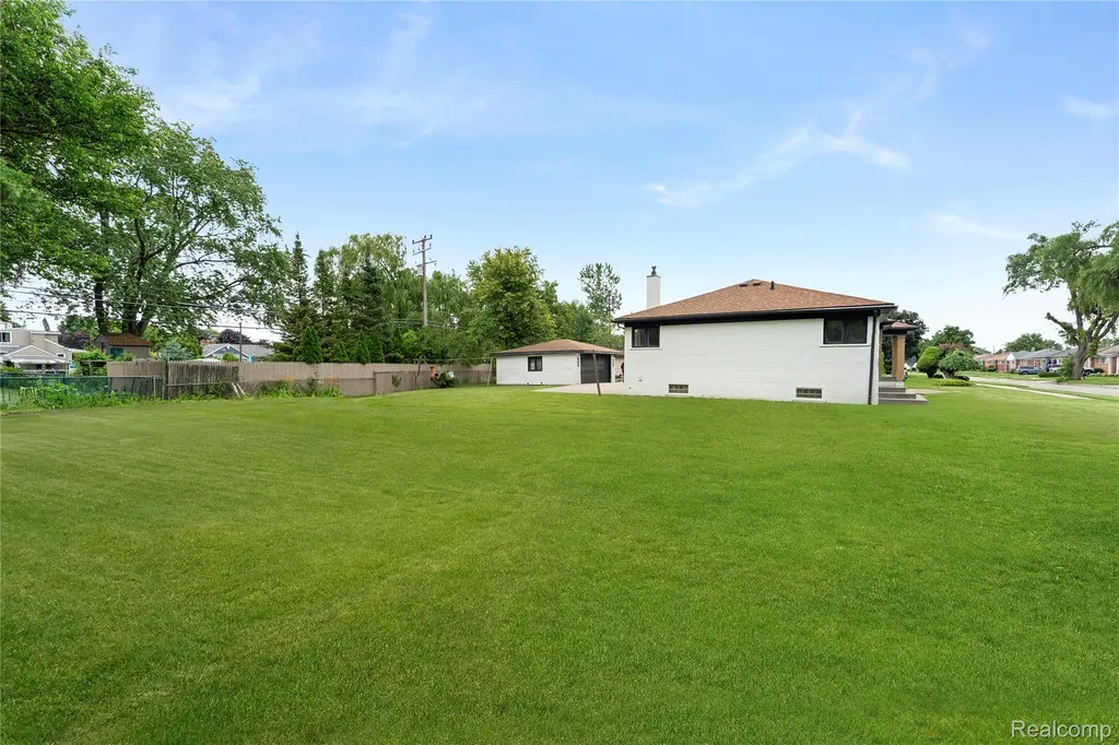 26318 San Rosa Street St. Clair Shores City MI 48081