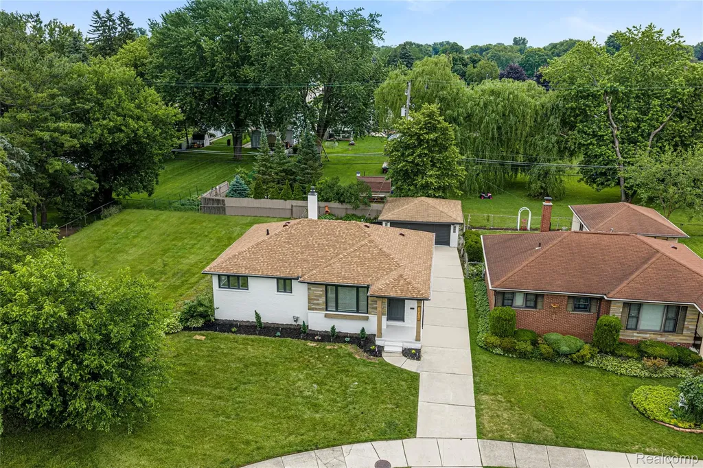 26318 San Rosa Street St. Clair Shores City MI 48081