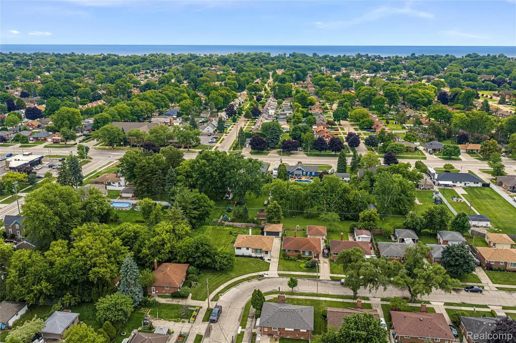 26318 San Rosa Street St. Clair Shores City MI 48081