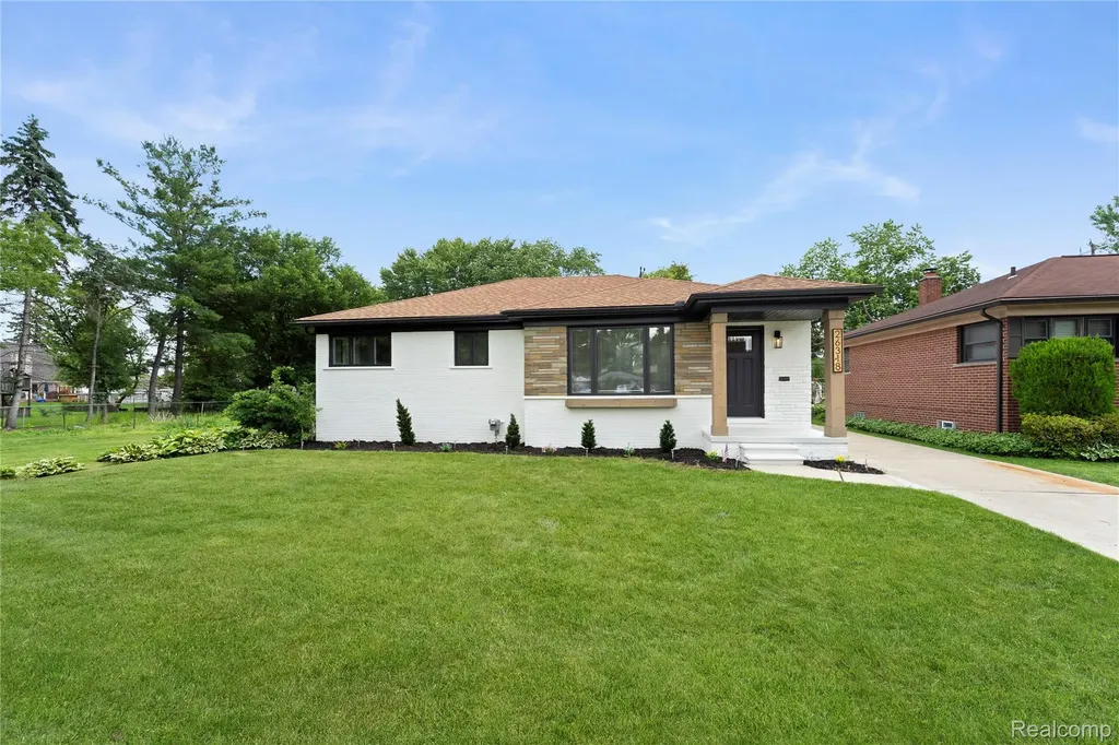 26318 San Rosa Street St. Clair Shores City MI 48081