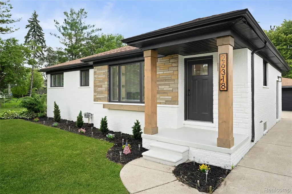 26318 San Rosa Street St. Clair Shores City MI 48081