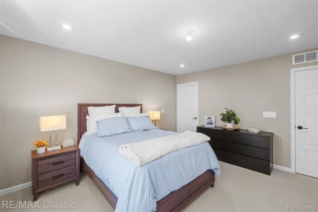 219 S Sydney Court Plymouth City MI 48170