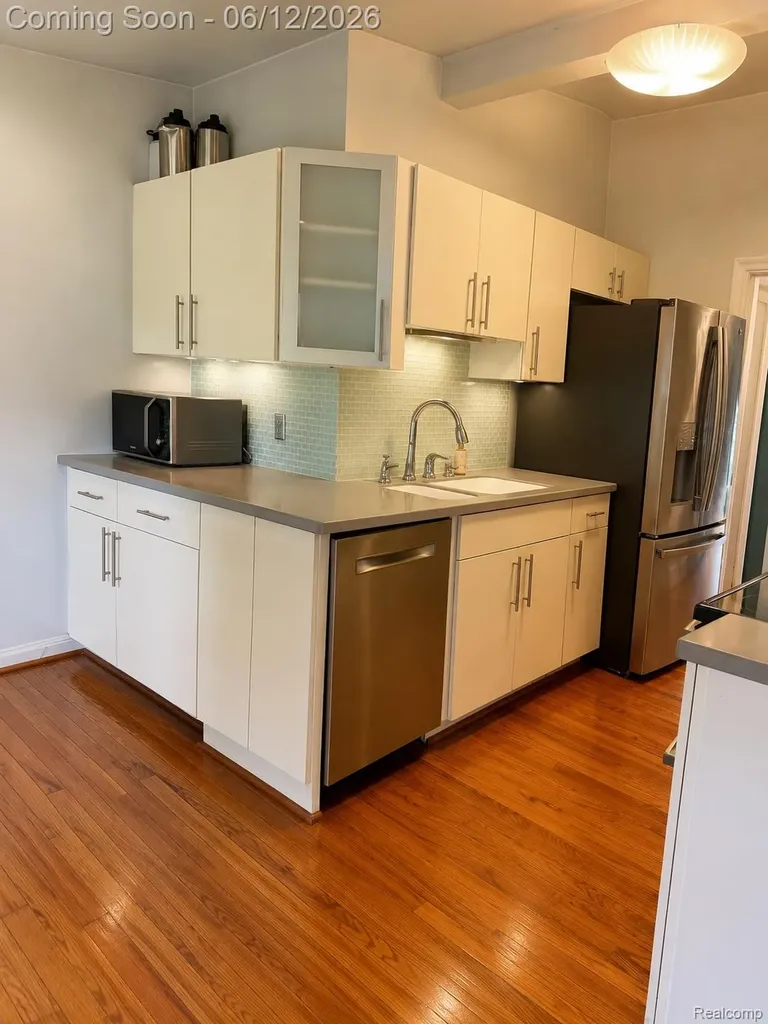 25887 Curie Avenue Warren City MI 48091