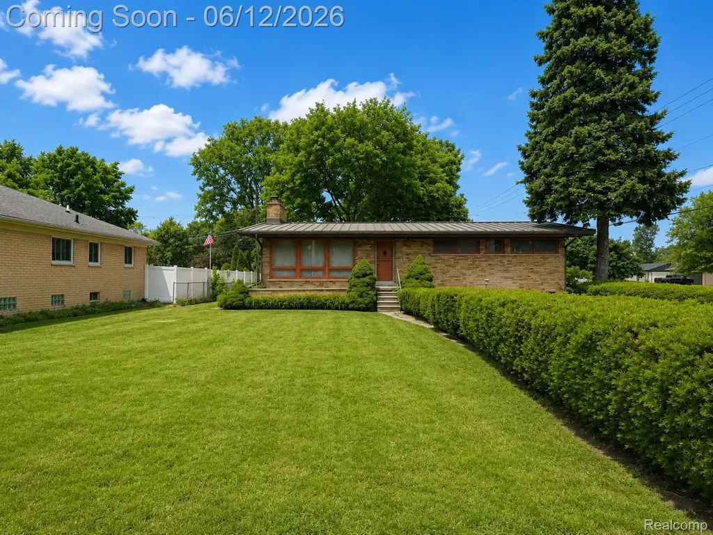 25887 Curie Avenue Warren City MI 48091
