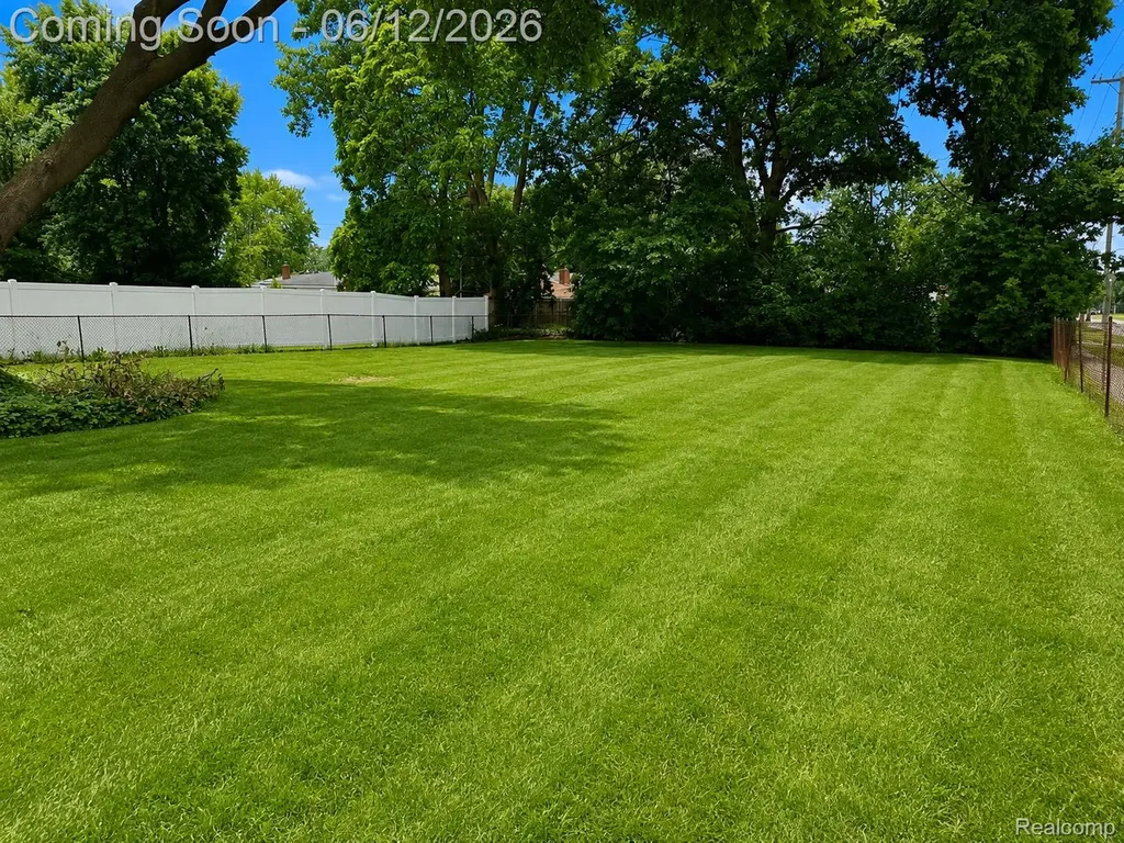 25887 Curie Avenue Warren City MI 48091
