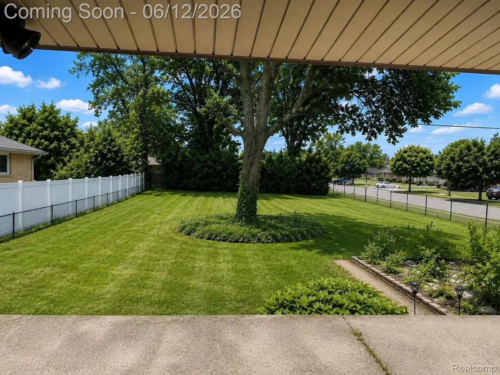 25887 Curie Avenue Warren City MI 48091