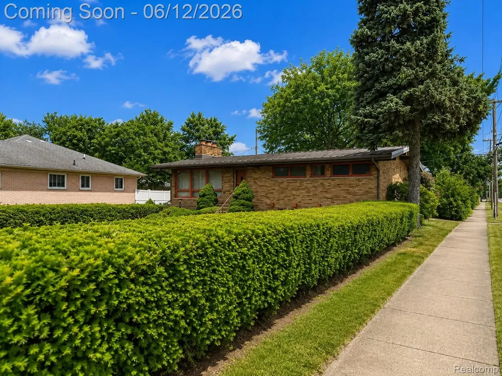 25887 Curie Avenue Warren City MI 48091