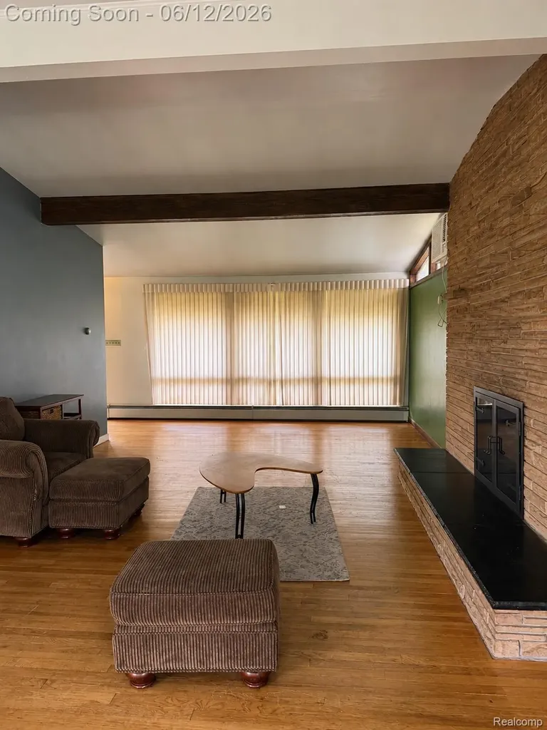 25887 Curie Avenue Warren City MI 48091
