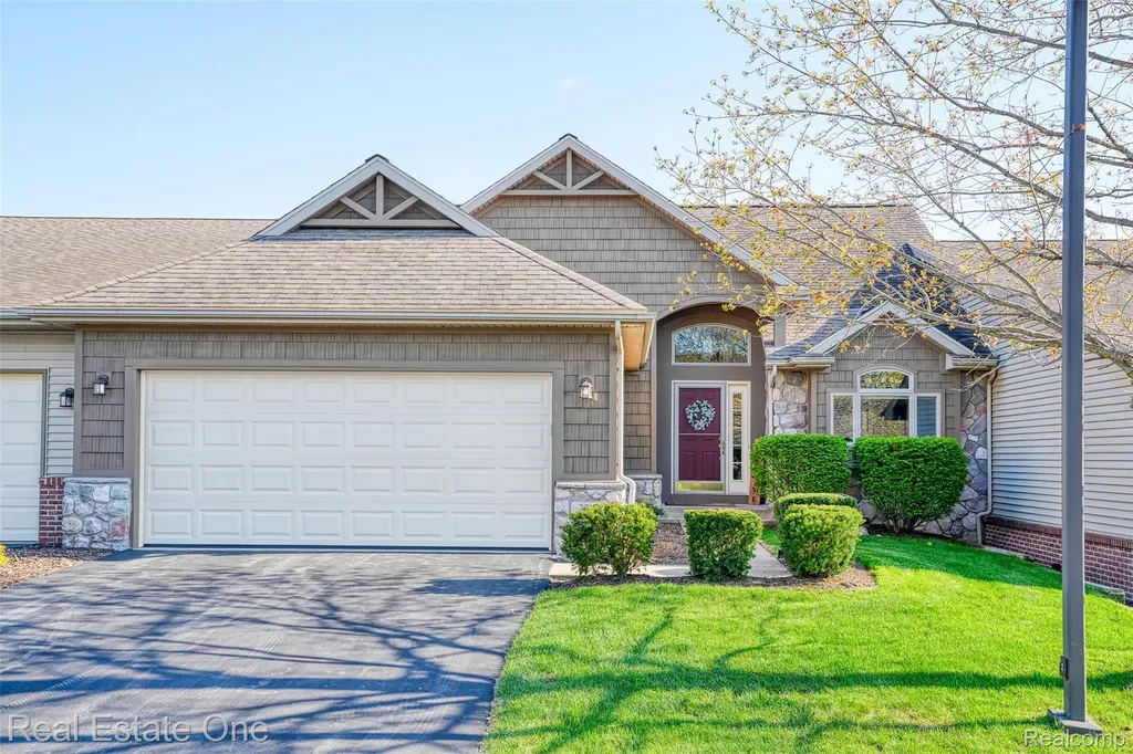 2243 Willow Tree Drive Brighton City MI 48116