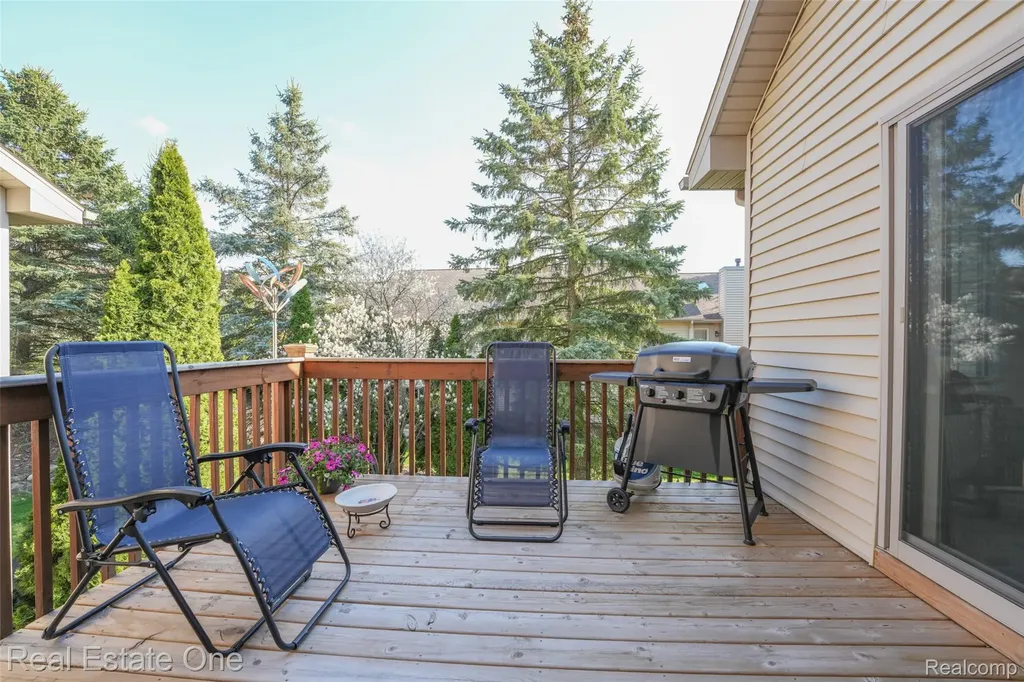 2243 Willow Tree Drive Brighton City MI 48116