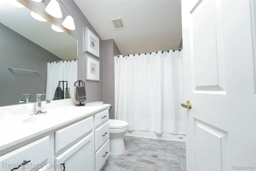 2243 Willow Tree Drive Brighton City MI 48116