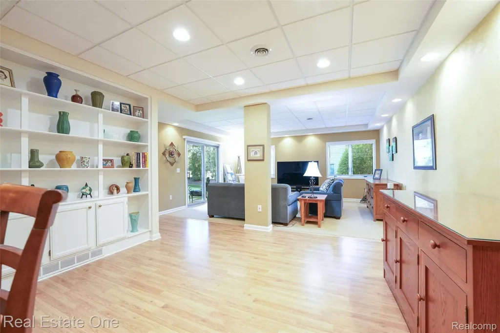 2243 Willow Tree Drive Brighton City MI 48116