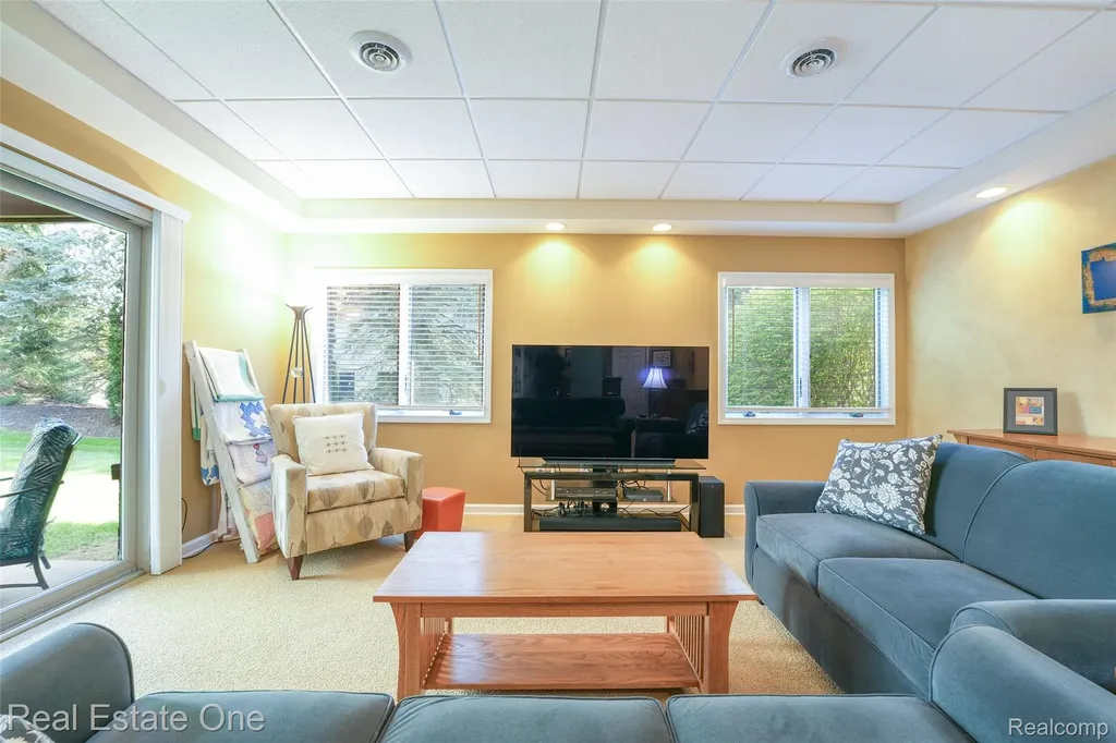 2243 Willow Tree Drive Brighton City MI 48116