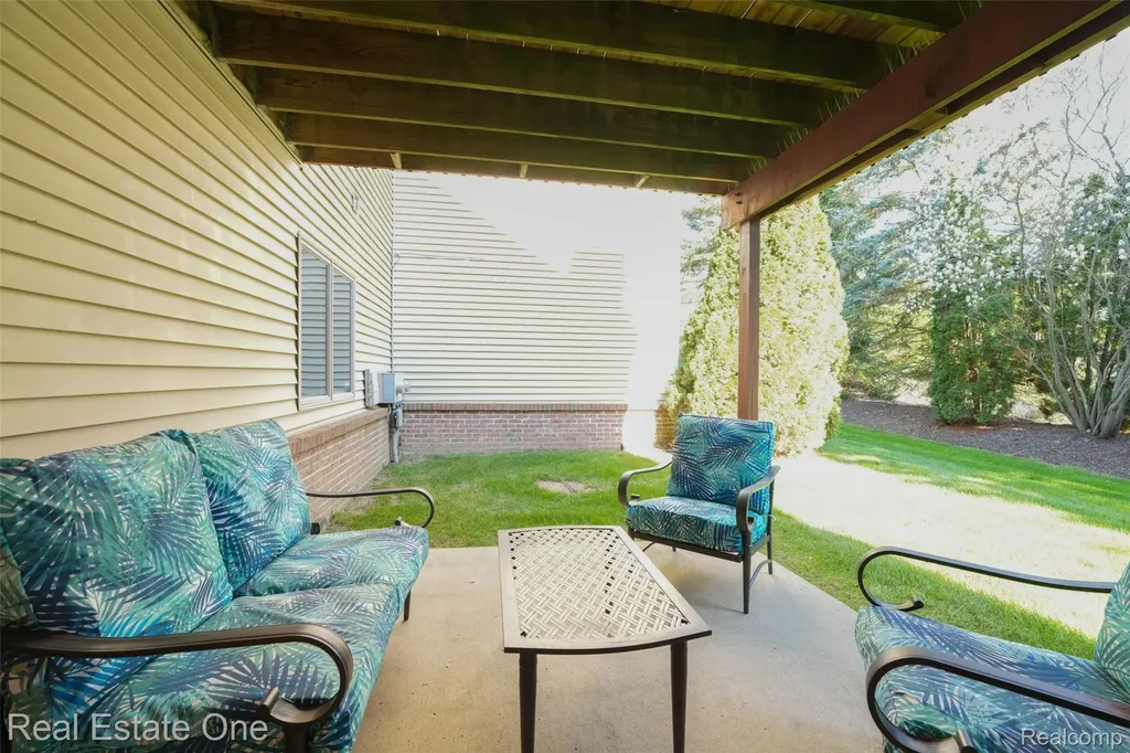 2243 Willow Tree Drive Brighton City MI 48116