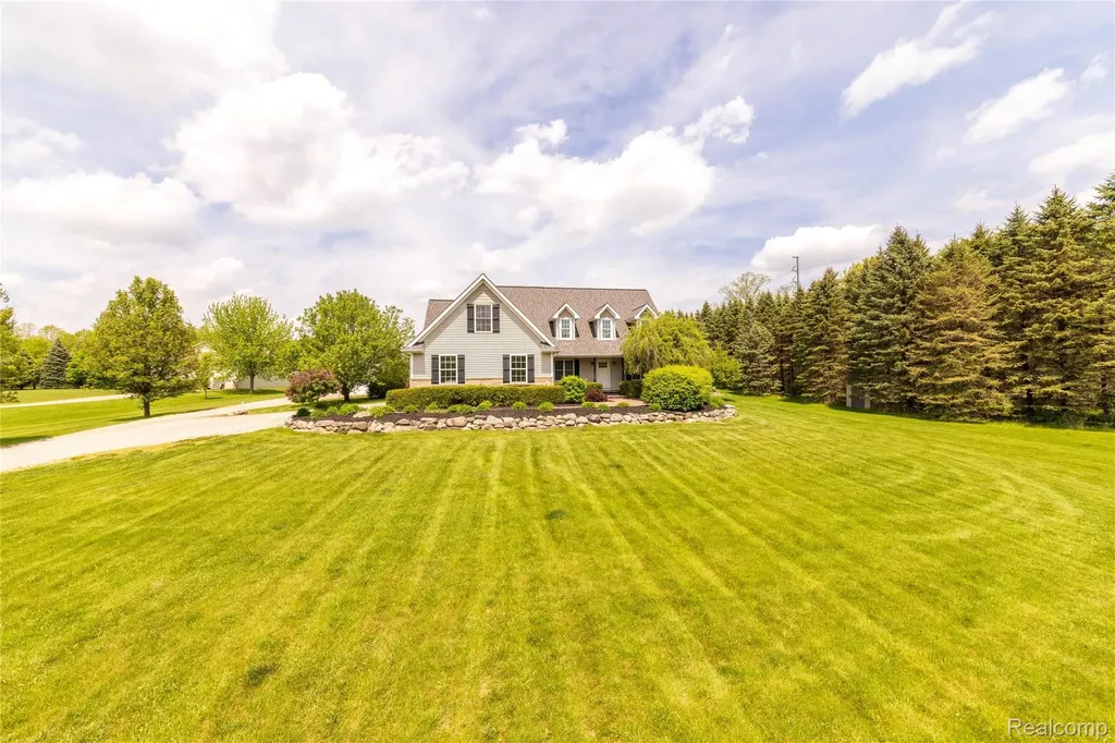 12621 Golden Oaks Drive Hartland Township MI 48380