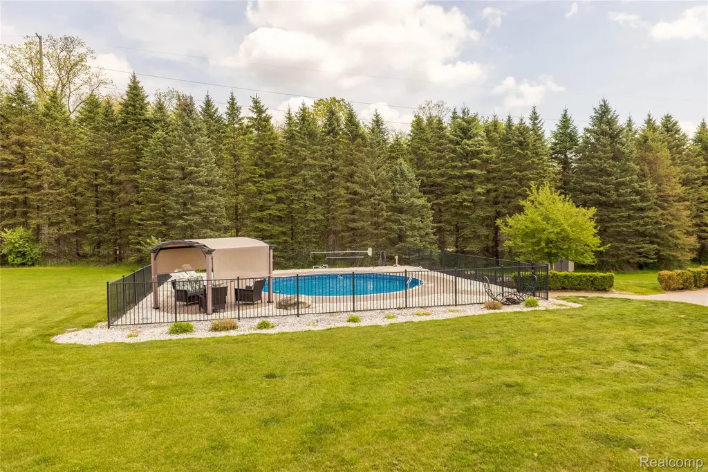 12621 Golden Oaks Drive Hartland Township MI 48380
