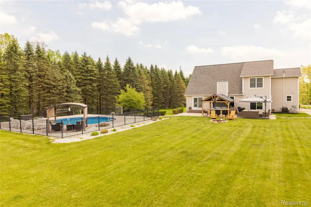 12621 Golden Oaks Drive Hartland Township MI 48380