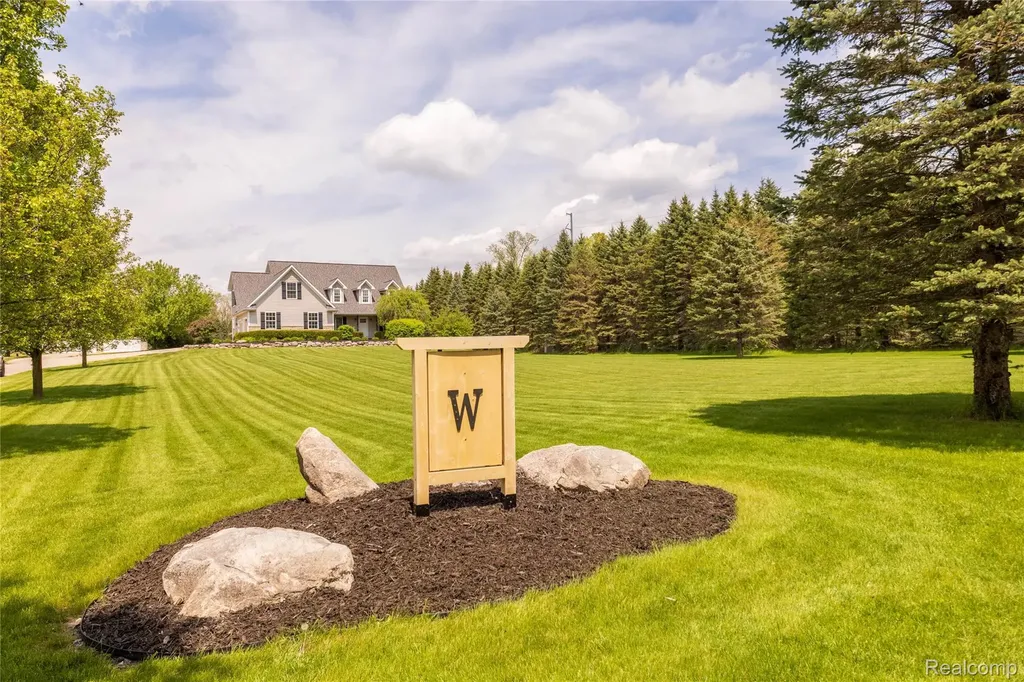 12621 Golden Oaks Drive Hartland Township MI 48380