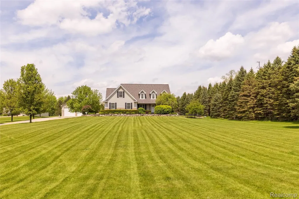 12621 Golden Oaks Drive Hartland Township MI 48380